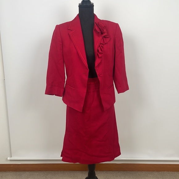 White House Black Market suit jacket and skirt. - Picture 5 of 14